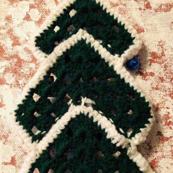 Christmas Tree 🎄 crochet with some ornaments - Picture 4 of 16
